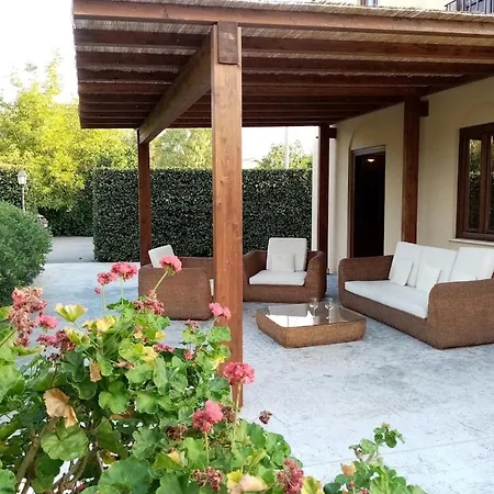 Dell'eden Con 9 Da Letto In 6 Unita Abitative