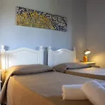 Dell'eden Con 9 Da Letto In 6 Unita Abitative * Lascari