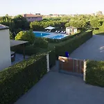 Dell'eden Con 9 Da Letto In 6 Unita Abitative Villa Lascari