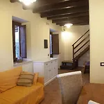 Dell'eden Con 9 Da Letto In 6 Unita Abitative Lascari