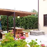 Dell'eden Con 9 Da Letto In 6 Unita Abitative Lascari
