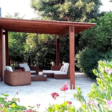 Dell'eden Con 9 Da Letto In 6 Unita Abitative * Lascari
