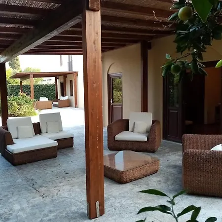 Dell'eden Con 9 Da Letto In 6 Unita Abitative Villa Lascari