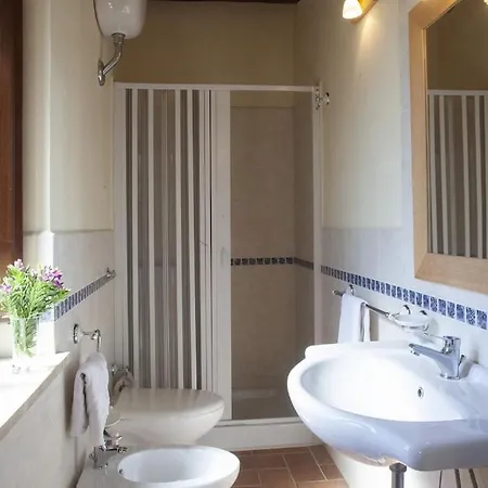 Dell'eden Con 9 Da Letto In 6 Unità Abitative Villa Lascari
