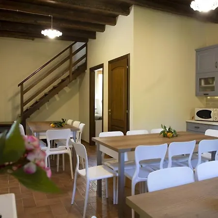 Dell'eden Con 9 Da Letto In 6 Unita Abitative *