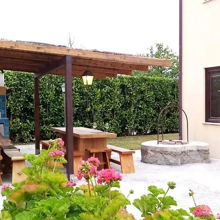 Dell'eden Con 9 Da Letto In 6 Unita Abitative Lascari
