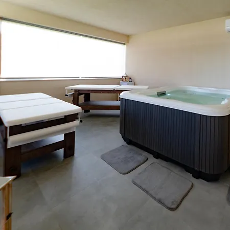 빌라 Dell'eden Con 9 Da Letto In 6 Unita Abitative
