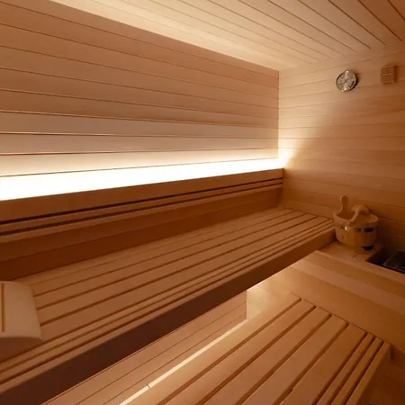 Dell'eden Con 9 Da Letto In 6 Unita Abitative Lascari